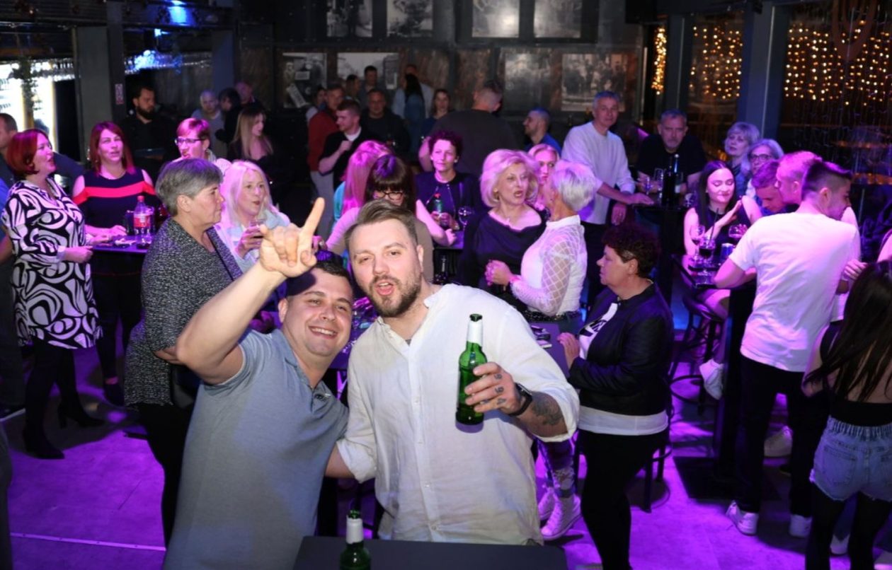 NOĆ PUNA HITOVA Privatt band držao ritam do kasno u noć (25)