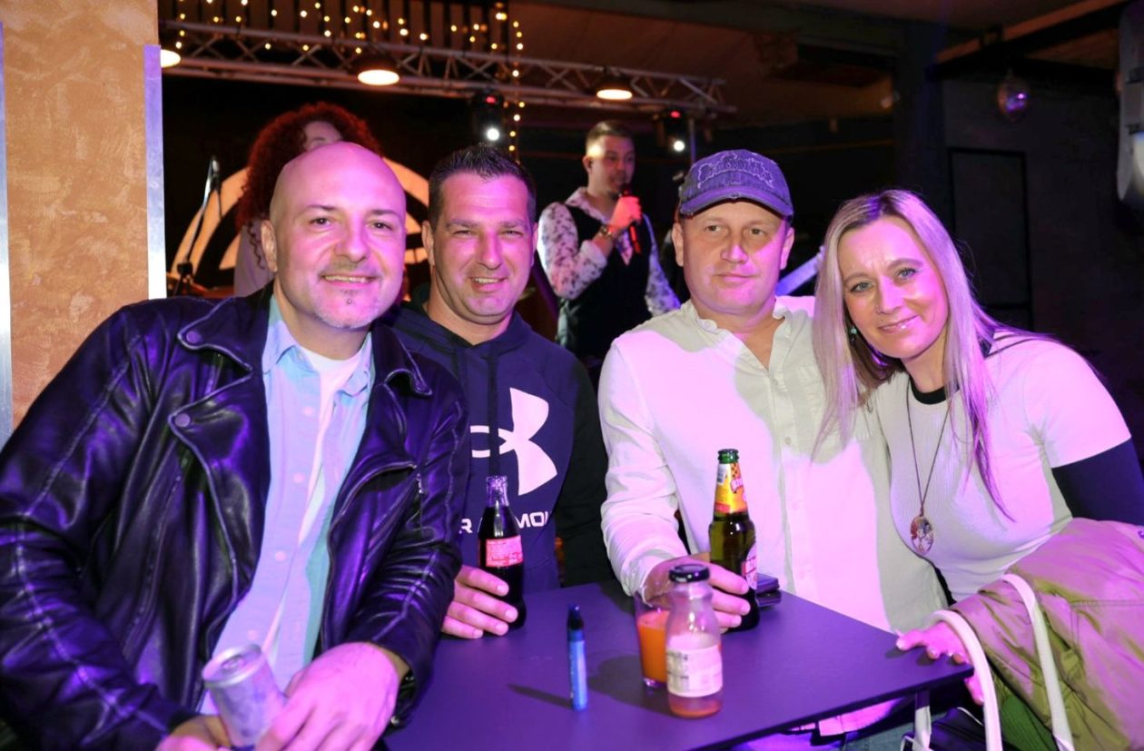 NOĆ PUNA HITOVA Privatt band držao ritam do kasno u noć (32)