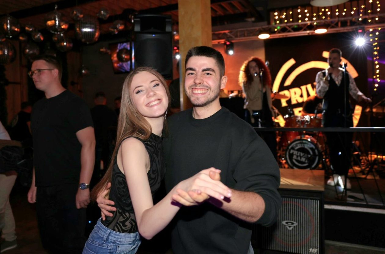 NOĆ PUNA HITOVA Privatt band držao ritam do kasno u noć (8)