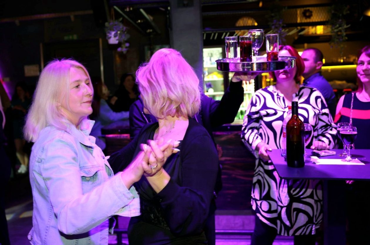 NOĆ PUNA HITOVA Privatt band držao ritam do kasno u noć (9)