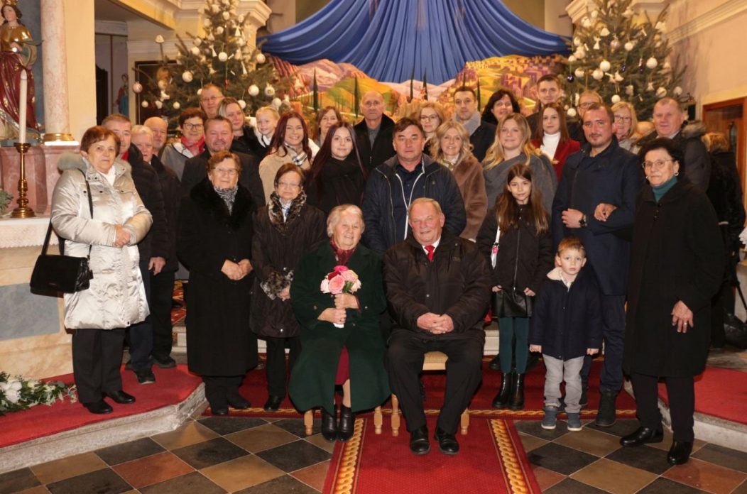 NOVAKOVEC Ana i Stjepan Posavec obilježili 60 godina braka u krugu obitelji (2) NOVAKOVEC Ana i Stjepan Posavec obilježili 60 godina braka u krugu obitelji (2)