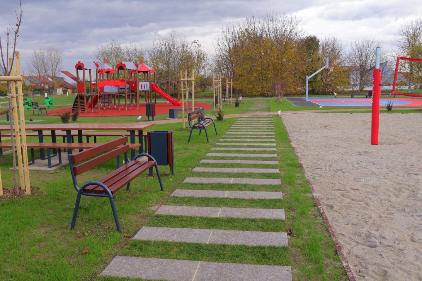 NOVI PARK U MARTANAMA Dovršeno moderno igralište i sportske zone za sve generacije (2)