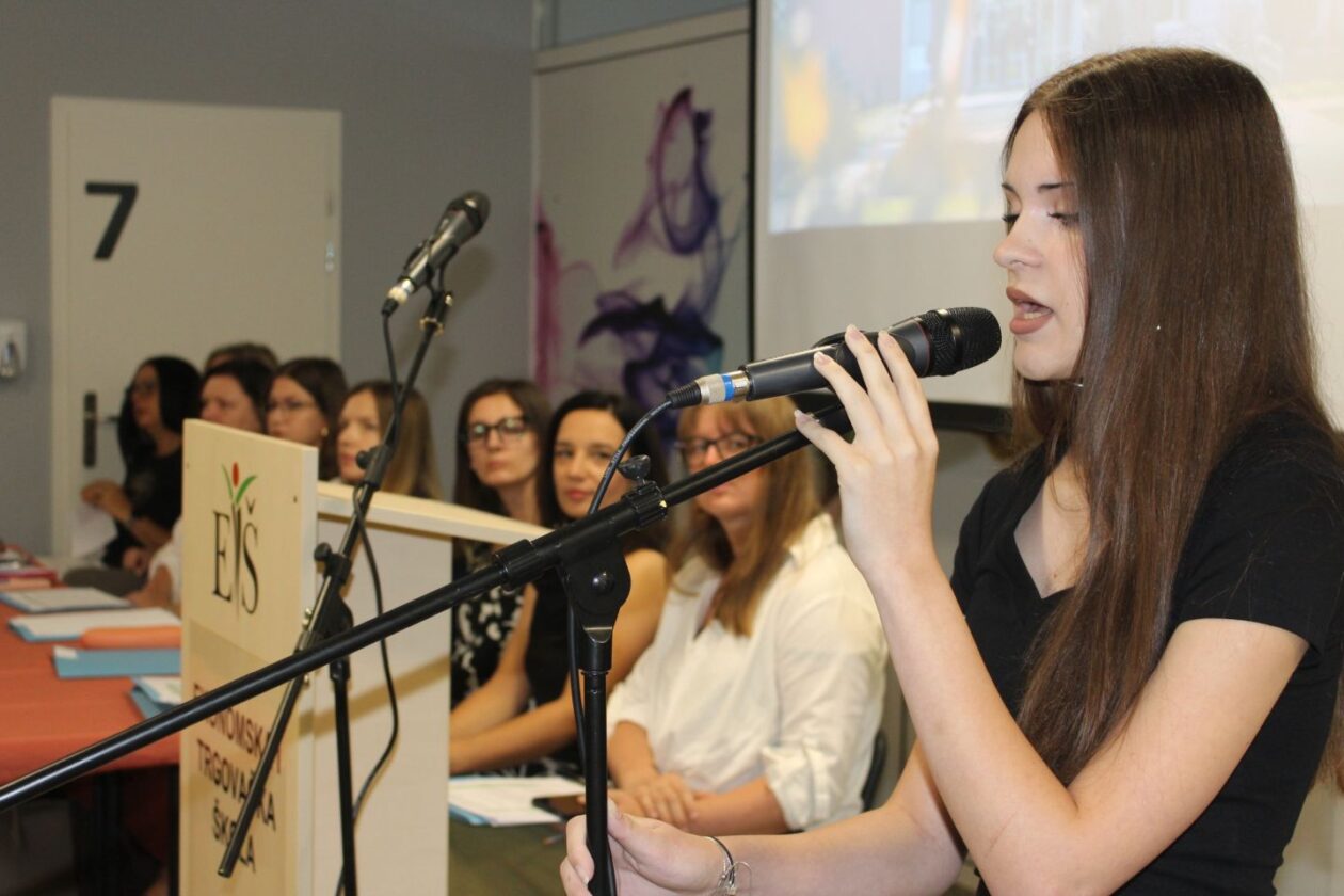 NOVI POČETAK Ekonomska i trgovačka škola Čakovec svečano dočekala prve razrede (7) NOVI POČETAK Ekonomska i trgovačka škola Čakovec svečano dočekala prve razrede (7)