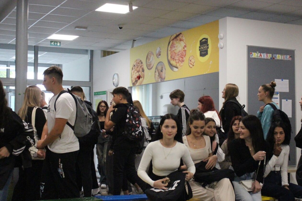 NOVI POČETAK Ekonomska i trgovačka škola Čakovec svečano dočekala prve razrede (8) NOVI POČETAK Ekonomska i trgovačka škola Čakovec svečano dočekala prve razrede (8)