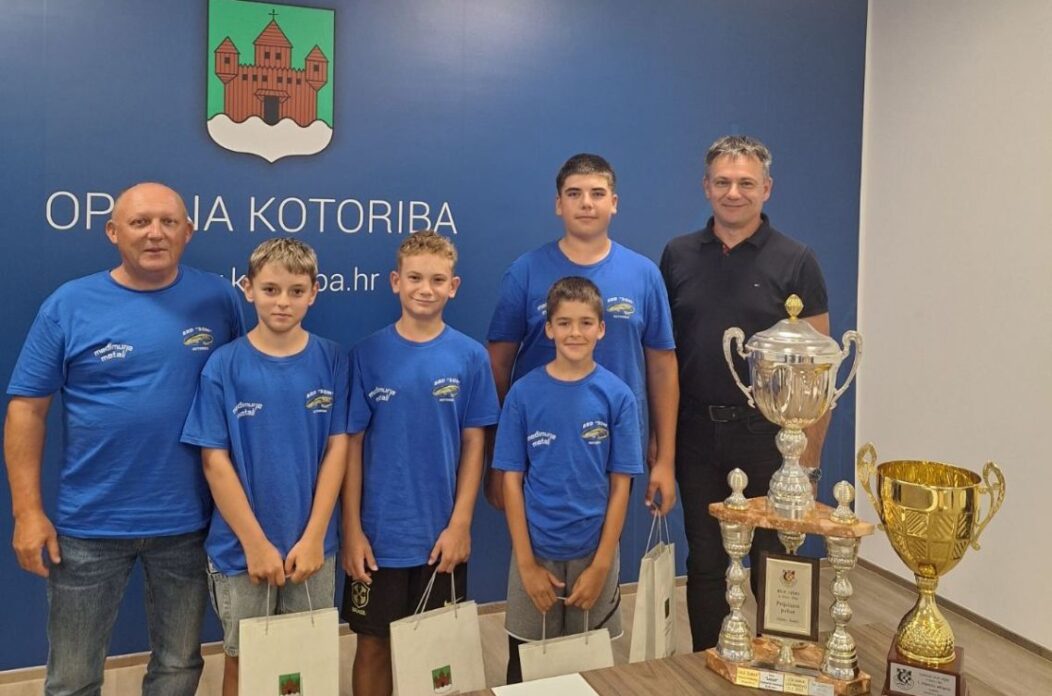 Načelnik Dario Friščić nagradio uspješne ribolovce SRD-a Som Kotoriba (2)