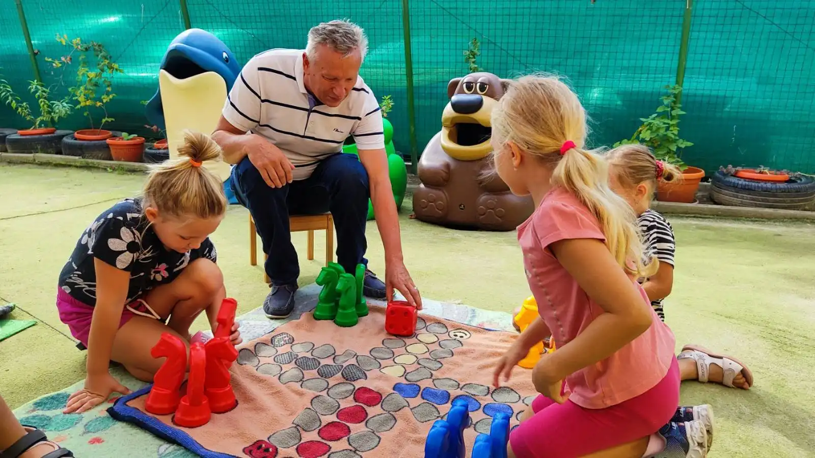 Načelnik Srša razveselio mališane u vrtiću Smješko simboličnim poklonima i igrom (5)