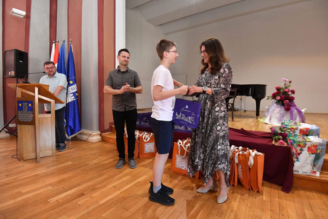 Nagrrađeni učenici Cakovec VŽR7Pixell (19) Nagrrađeni učenici Cakovec VŽR7Pixell (19)