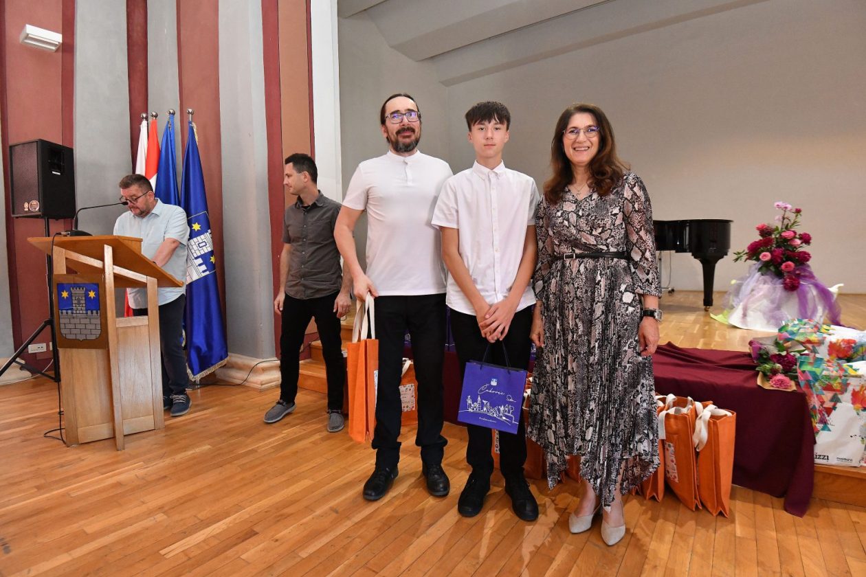 Nagrrađeni učenici Cakovec VŽR7Pixell (21) Nagrrađeni učenici Cakovec VŽR7Pixell (21)