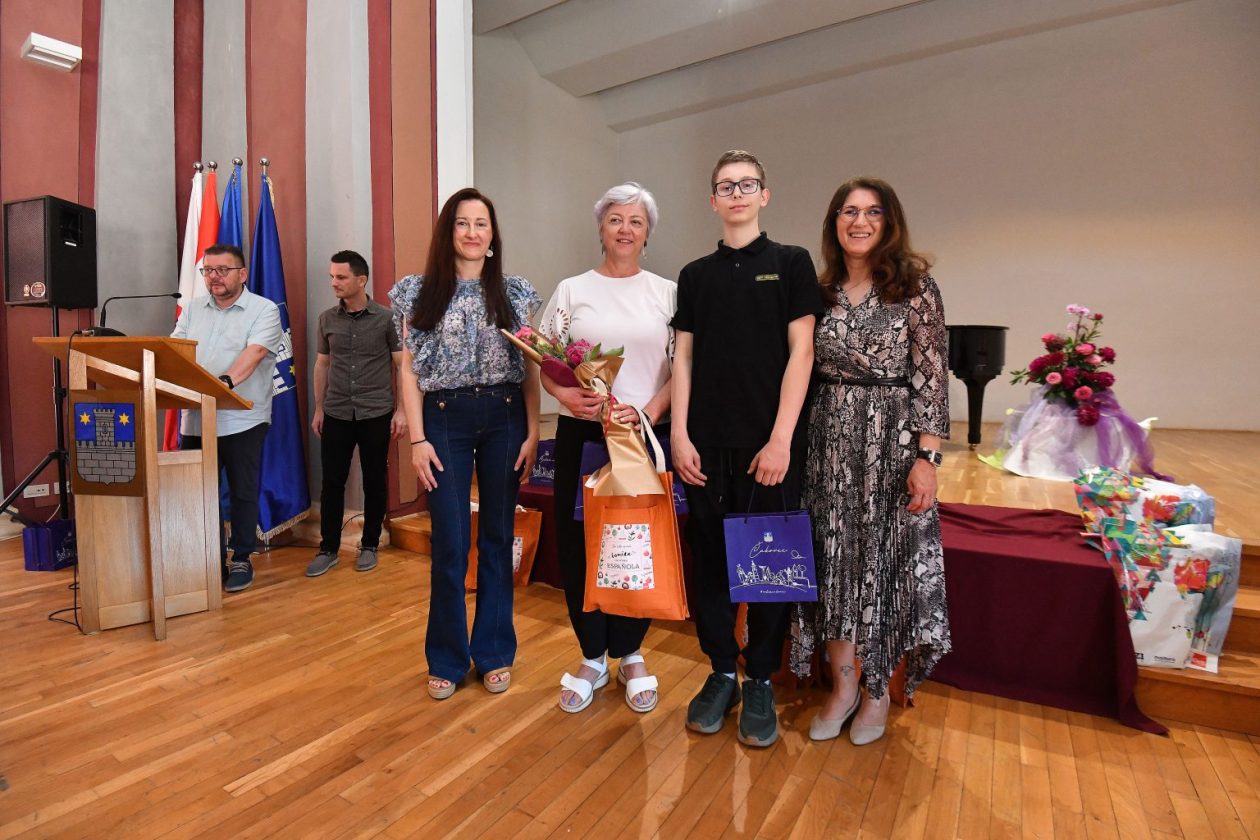 Nagrrađeni učenici Cakovec VŽR7Pixell (35) Nagrrađeni učenici Cakovec VŽR7Pixell (35)
