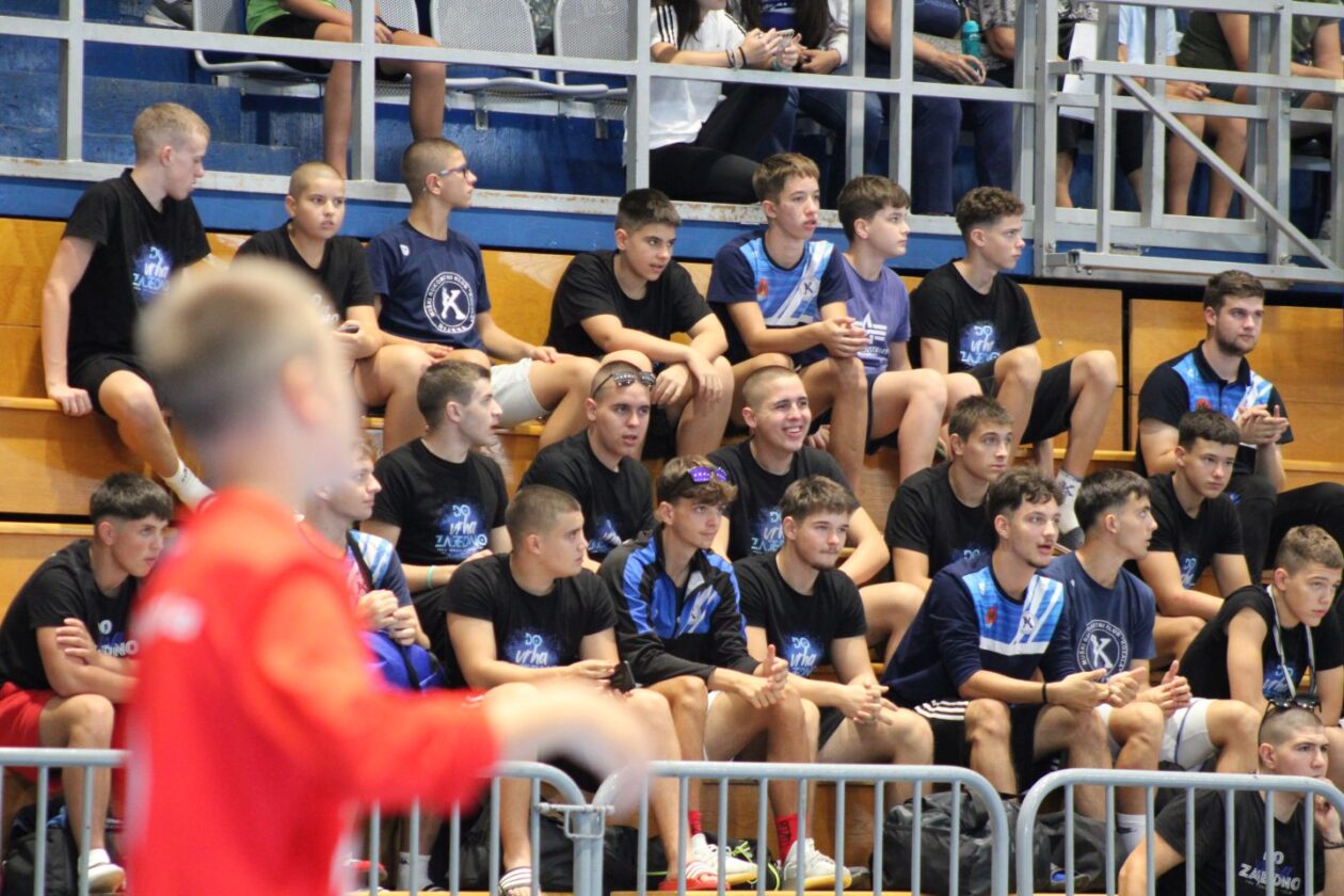 Najuspješnijim rukometašima Pozoj Handball Cupa uručene medalje 2025 (5) Najuspješnijim rukometašima Pozoj Handball Cupa uručene medalje 2025 (5)