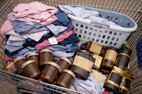 Naslovna krađa trgovina