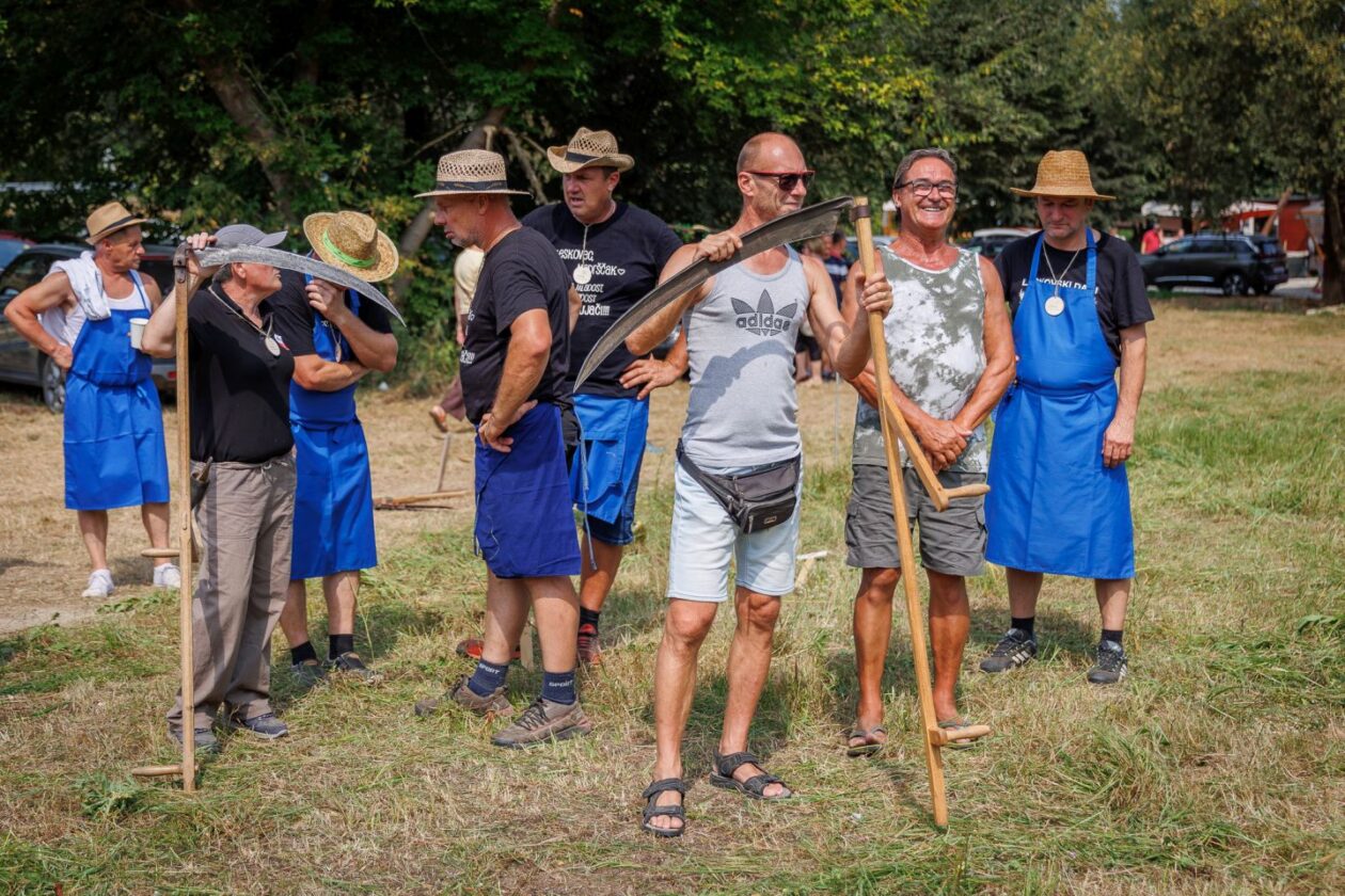 Natjecanje – košnja trave 160 Natjecanje – košnja trave 160