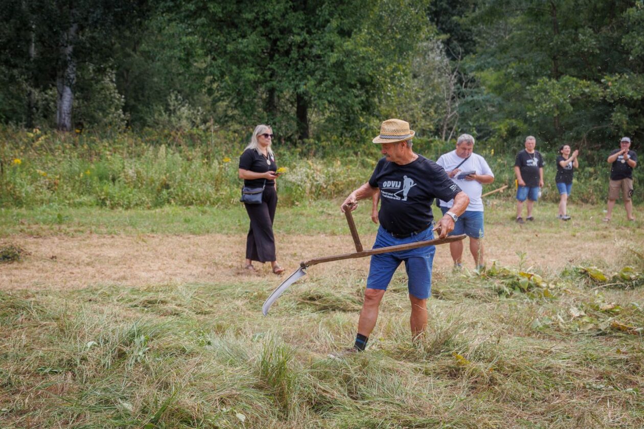 Natjecanje – košnja trave 209 Natjecanje – košnja trave 209