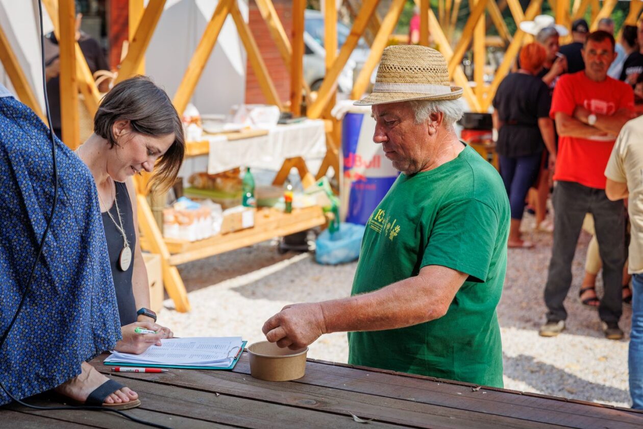 Natjecanje – košnja trave 25 Natjecanje – košnja trave 25