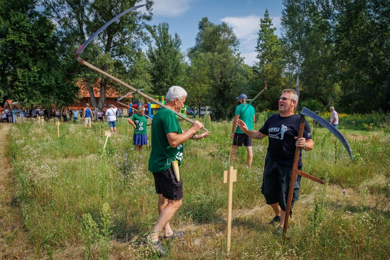 Natjecanje – košnja trave 71 Natjecanje – košnja trave 71