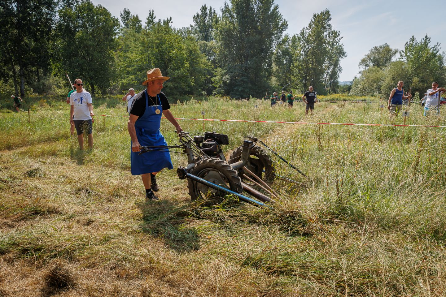 Natjecanje – košnja trave 75