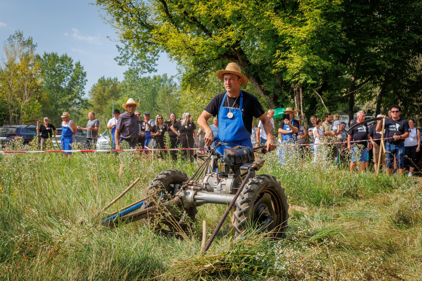 Natjecanje – košnja trave 77