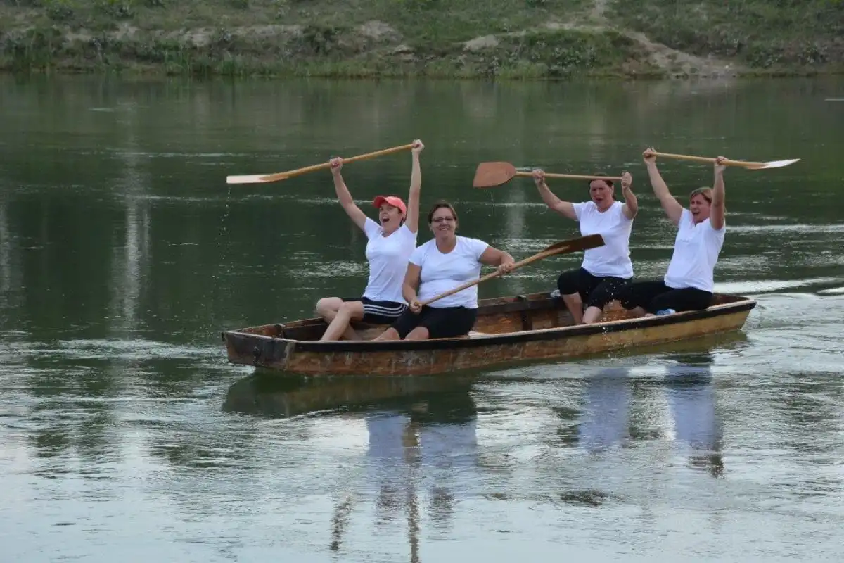 Nautički klub Fljojsar popravlja stare brodove (5)