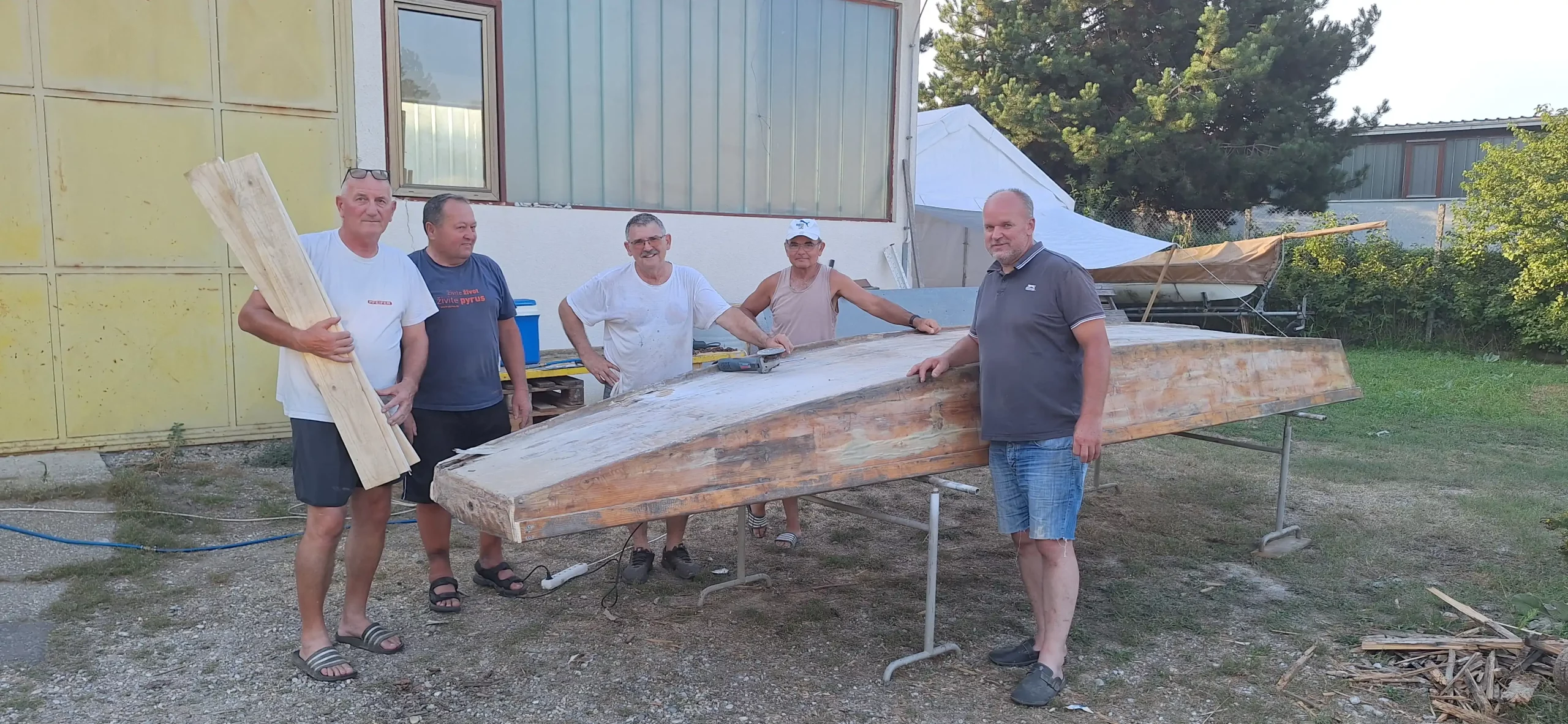 Nautički klub Fljojsar popravlja stare brodove (7)