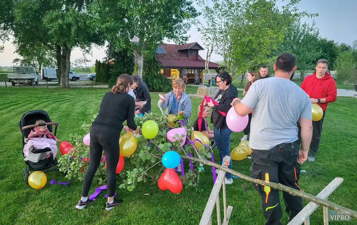 Nautički klub Labud – čišćenje okoliša (1) Nautički klub Labud – čišćenje okoliša (1)