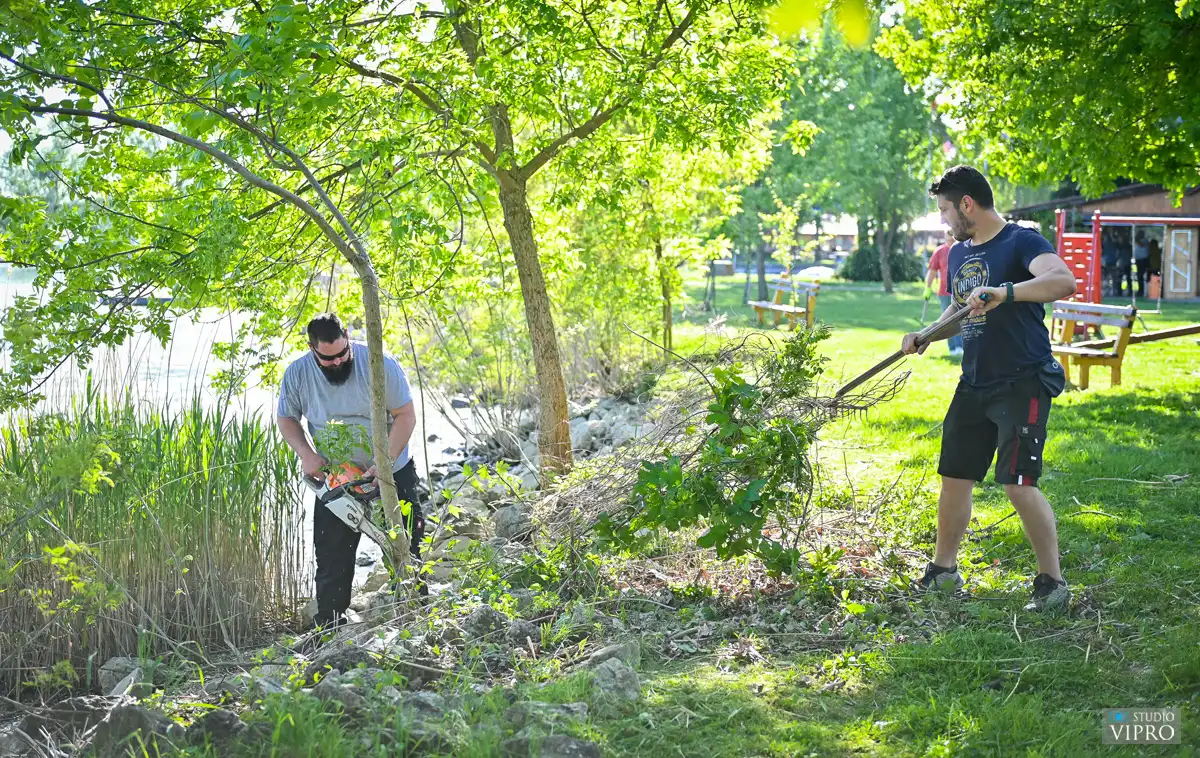 Nautički klub Labud – čišćenje okoliša (10) Nautički klub Labud – čišćenje okoliša (10)