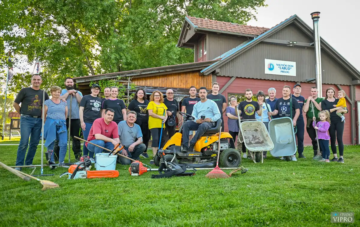 Nautički klub Labud – čišćenje okoliša (20) Nautički klub Labud – čišćenje okoliša (20)