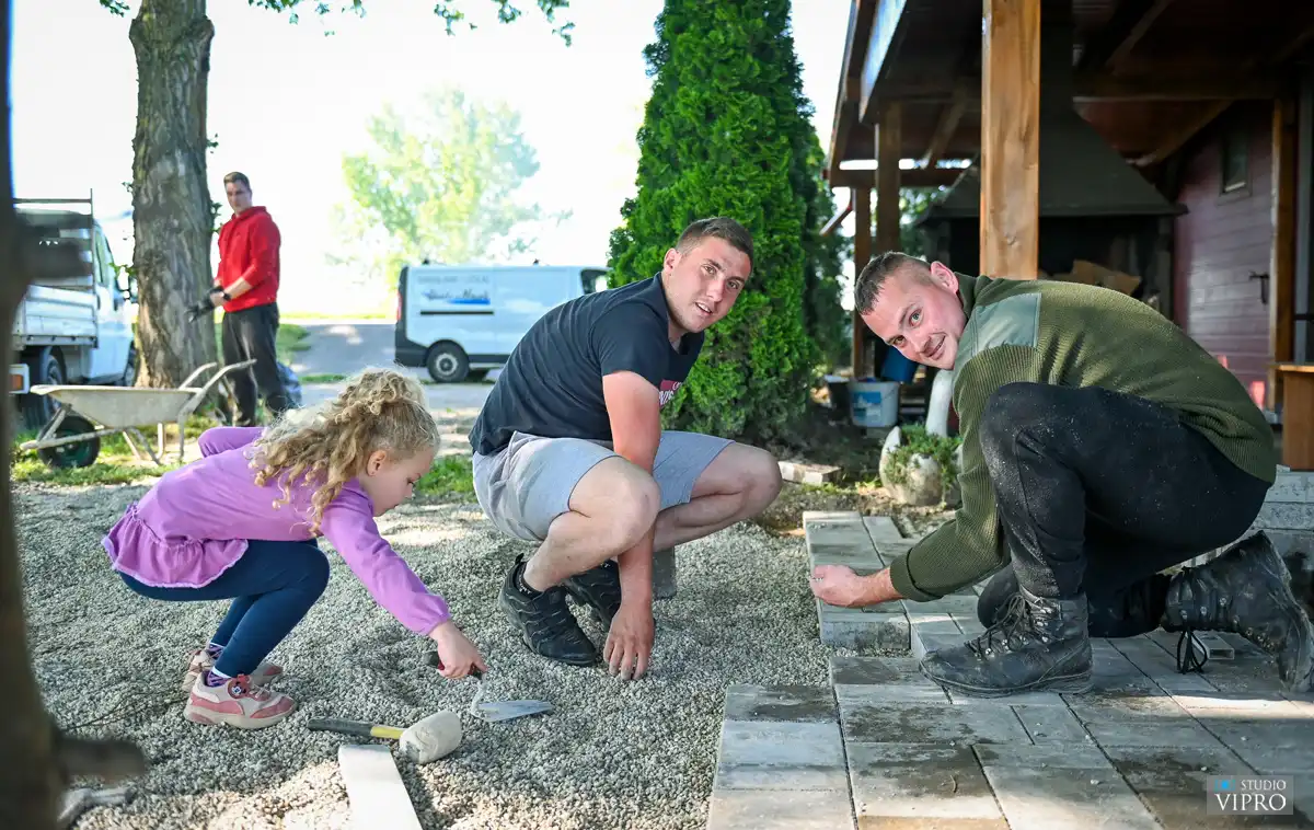 Nautički klub Labud – čišćenje okoliša (4) Nautički klub Labud – čišćenje okoliša (4)