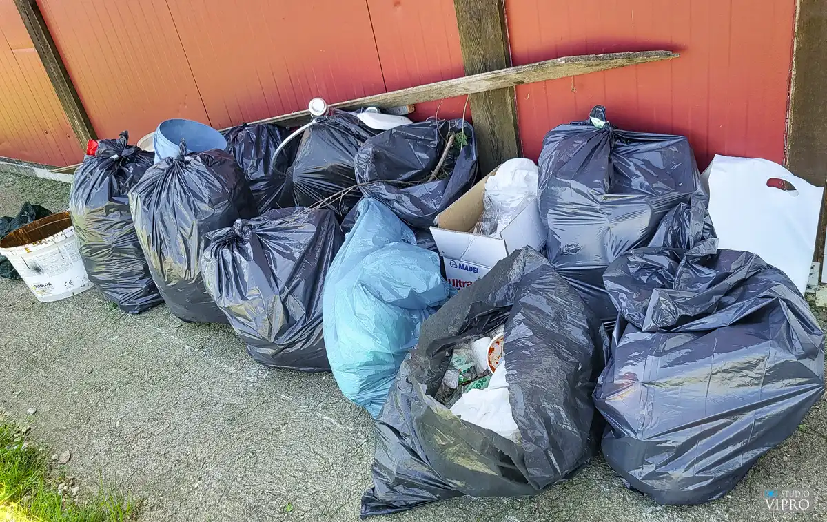 Nautički klub Labud – čišćenje okoliša (6) Nautički klub Labud – čišćenje okoliša (6)