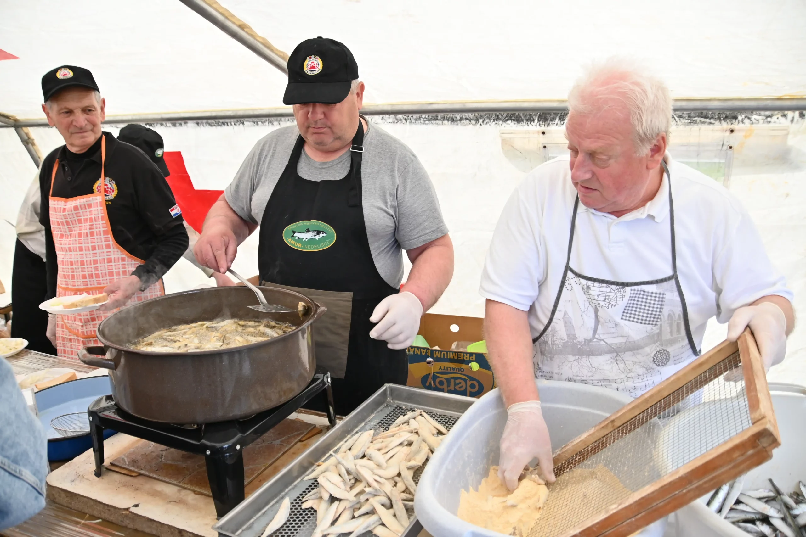 Nedelišće dijeljenje srdela (1) Nedelišće dijeljenje srdela (1)