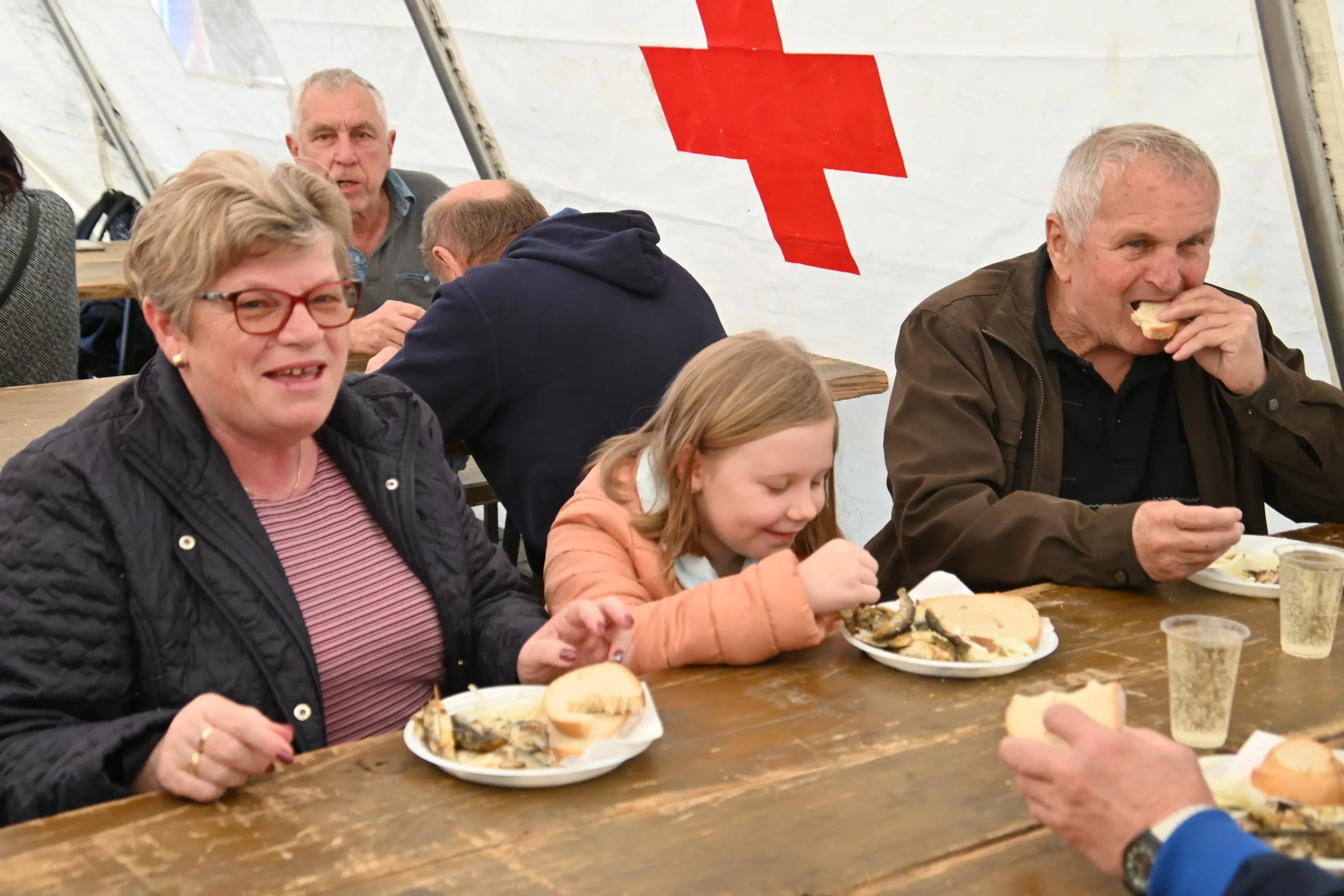 Nedelišće dijeljenje srdela (14) Nedelišće dijeljenje srdela (14)