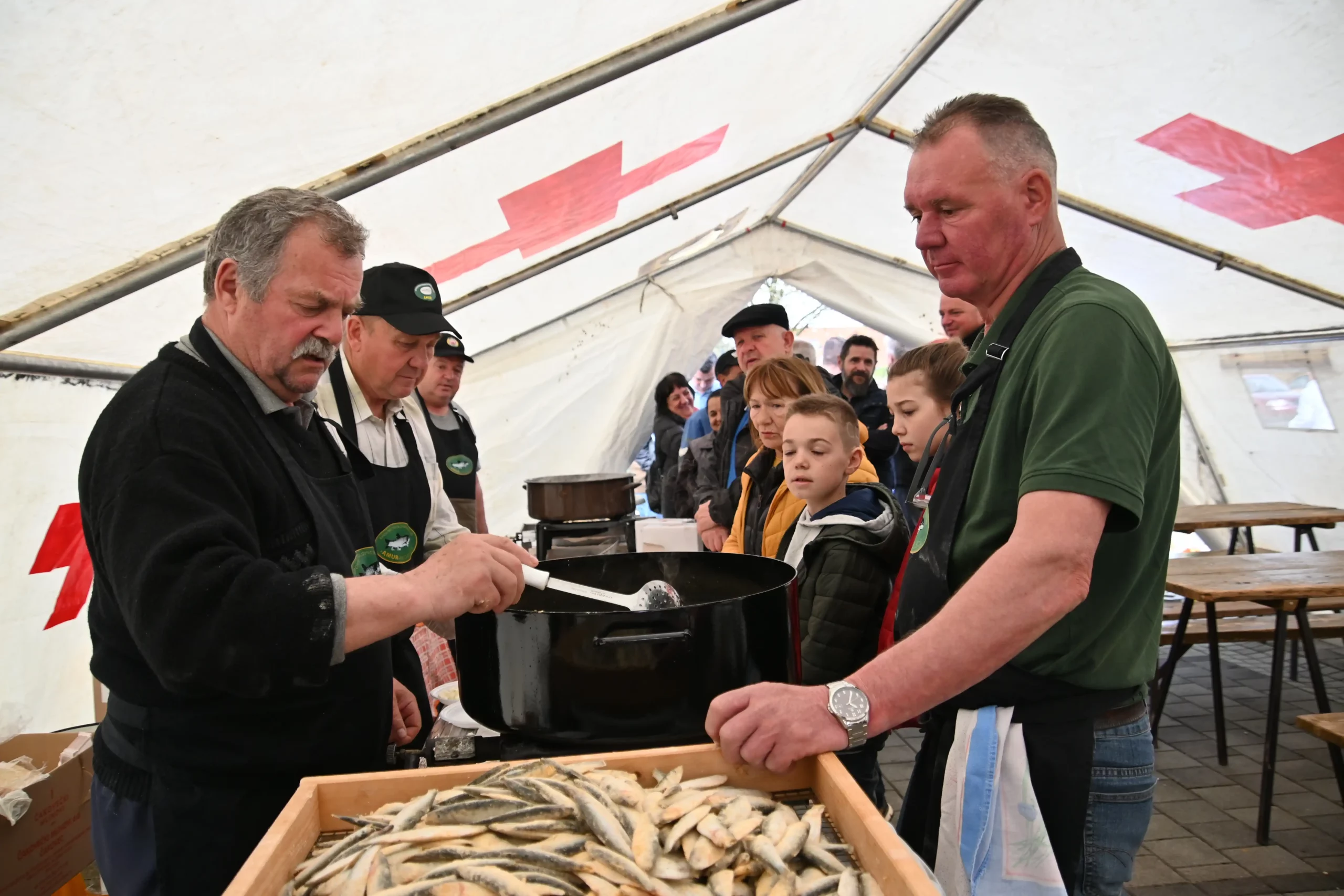 Nedelišće dijeljenje srdela (19) Nedelišće dijeljenje srdela (19)