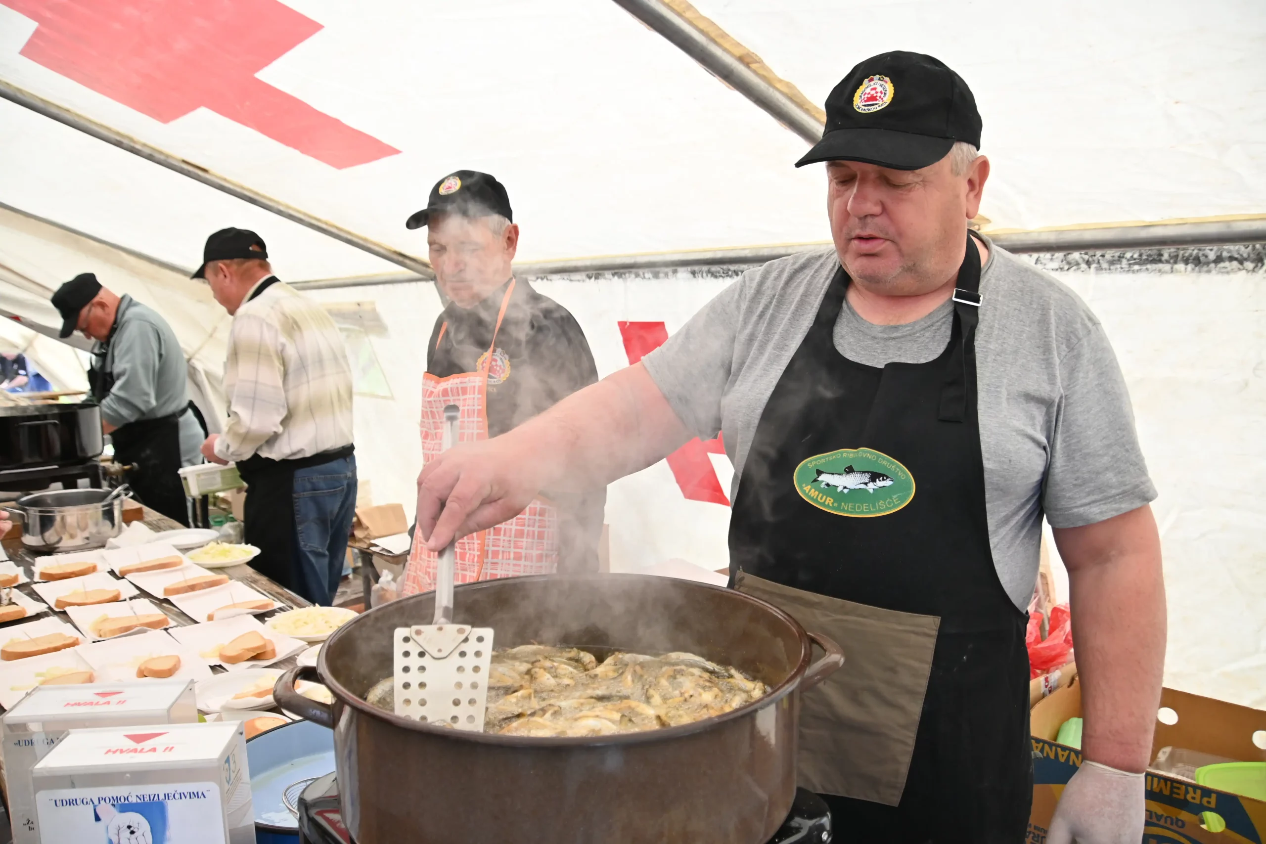 Nedelišće dijeljenje srdela (25) Nedelišće dijeljenje srdela (25)
