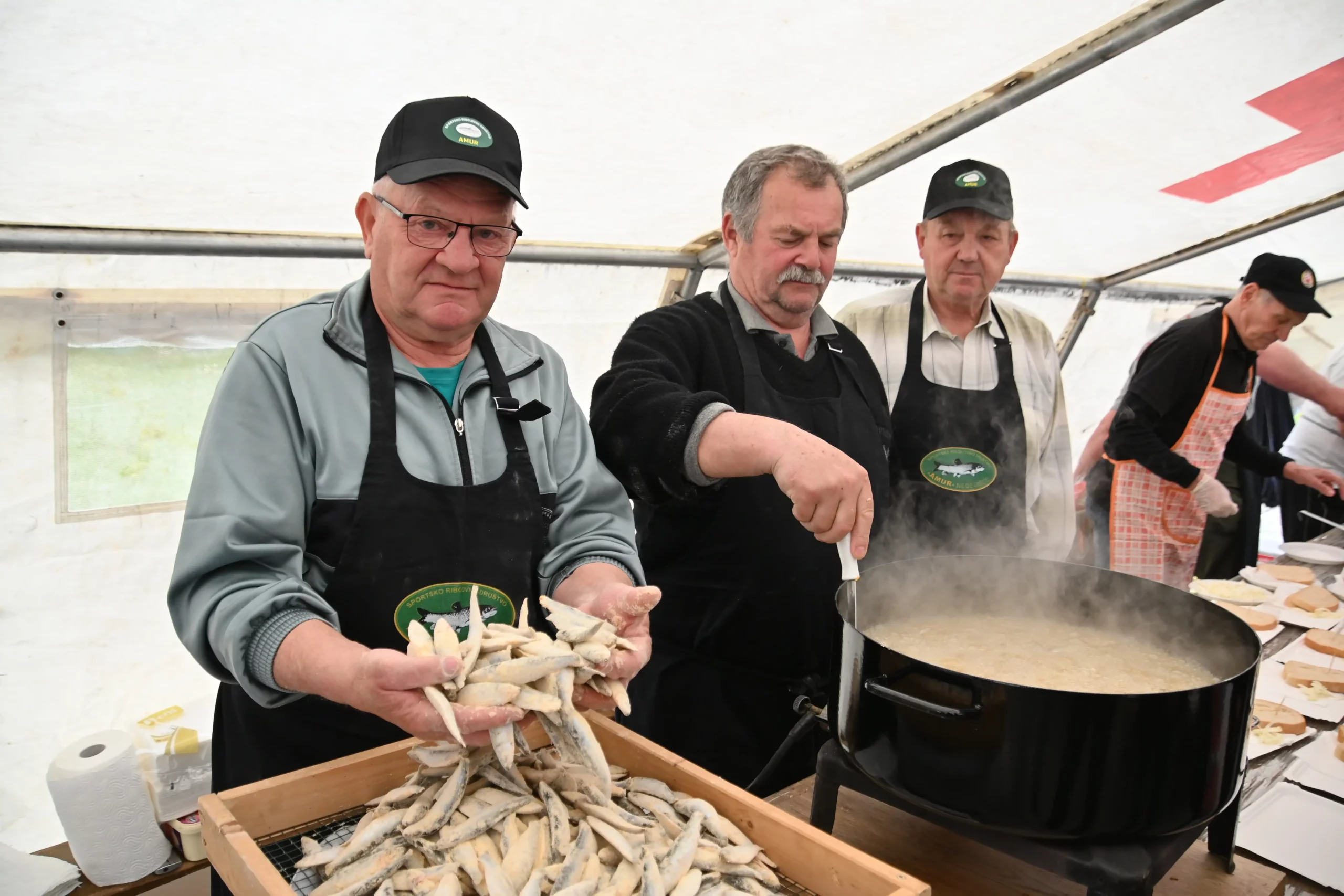 Nedelišće dijeljenje srdela (3) Nedelišće dijeljenje srdela (3)