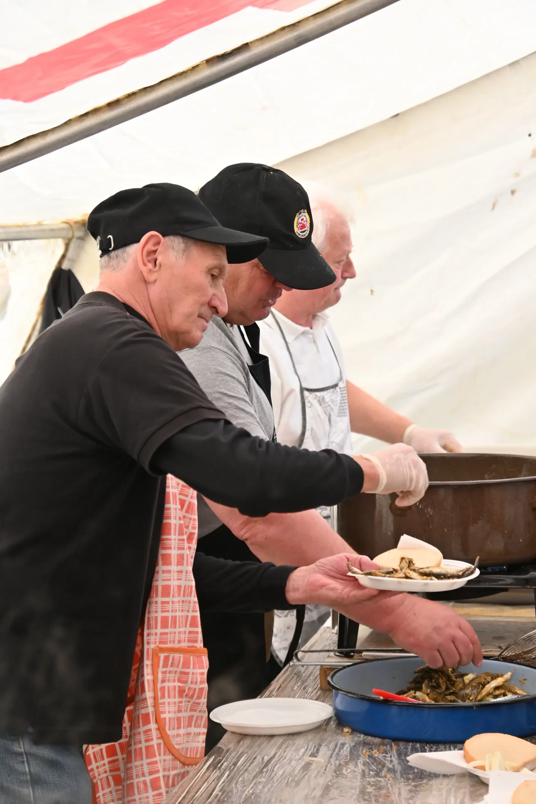Nedelišće dijeljenje srdela (9) Nedelišće dijeljenje srdela (9)