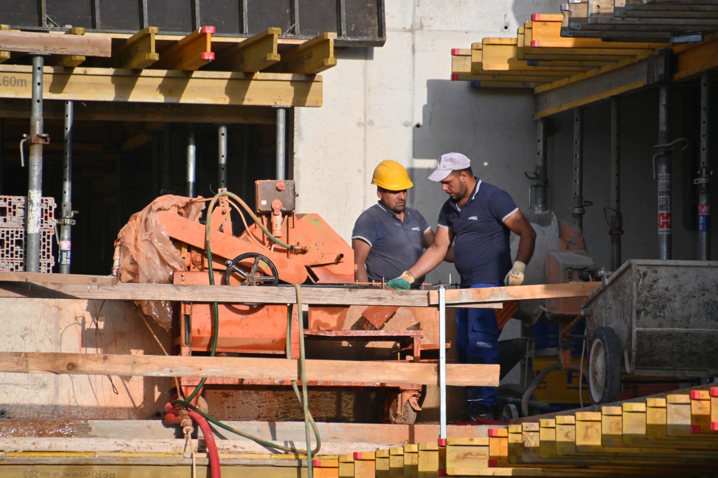 Nedelišće, gradilište, centar za starije, dom kulture, igralište. (1) Nedelišće, gradilište, centar za starije, dom kulture, igralište. (1)