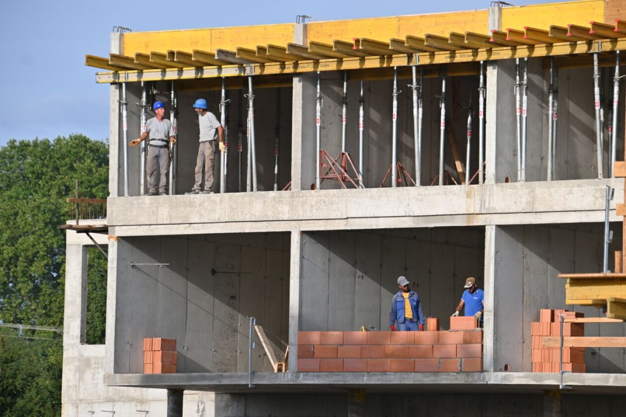 Nedelišće, gradilište, centar za starije, dom kulture, igralište. (3)