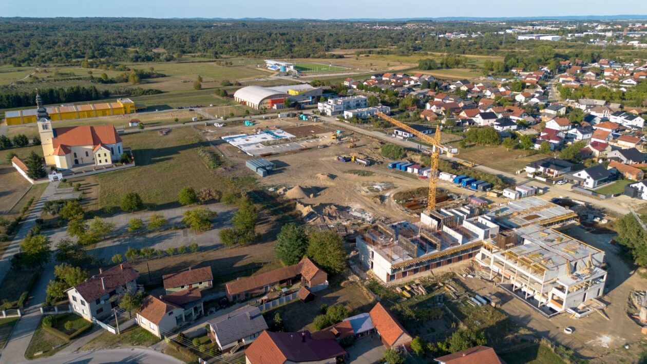 Nedelišće, gradilište, centar za starije, dom kulture, igralište. (5)