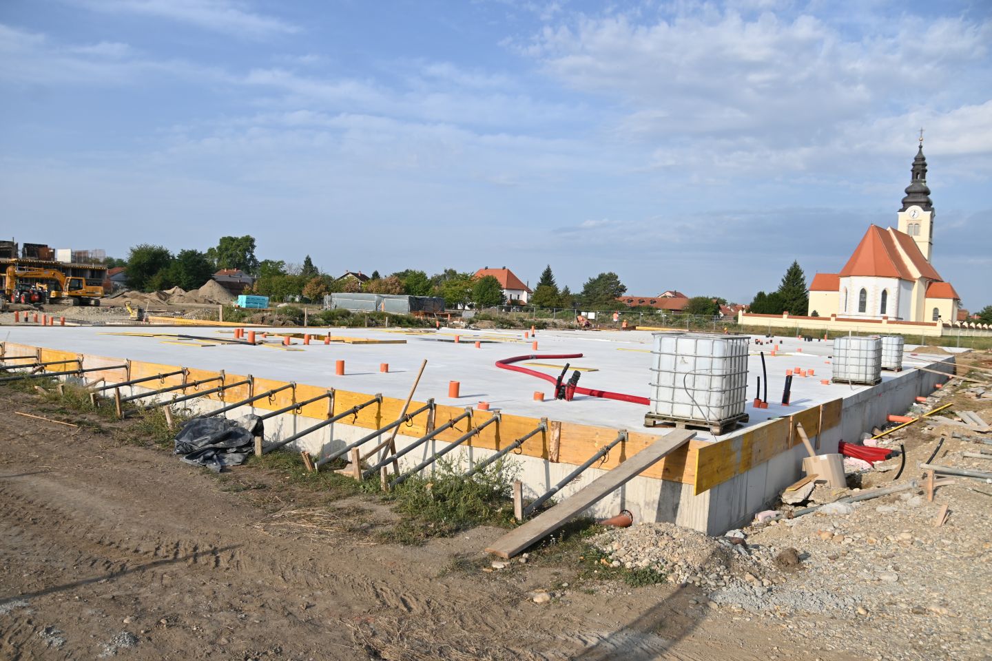 Nedelišće, gradilište, centar za starije, dom kulture, igralište. (8) Nedelišće, gradilište, centar za starije, dom kulture, igralište. (8)