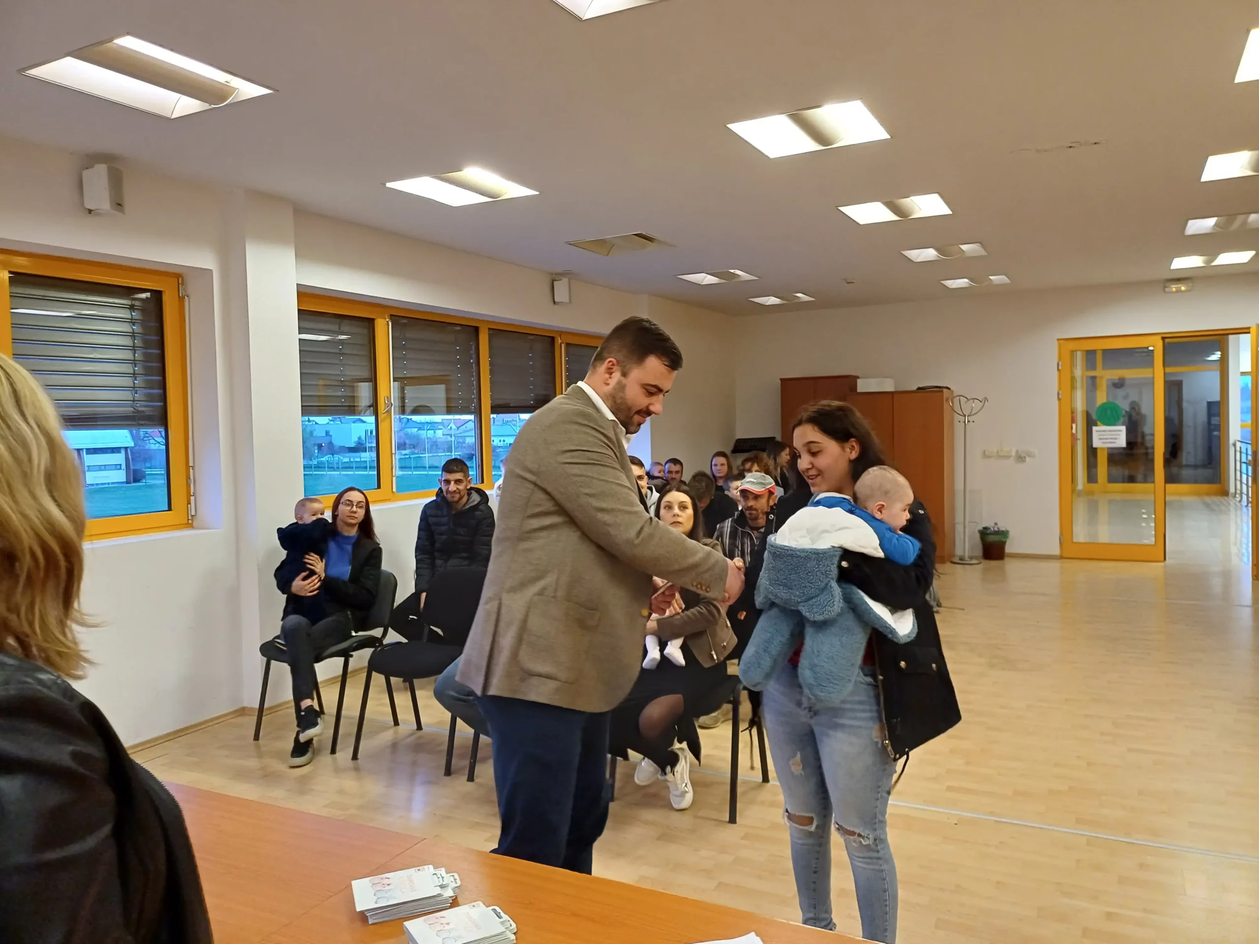 Nedelišće podjela bonova novorođenčadi (4) Nedelišće podjela bonova novorođenčadi (4)