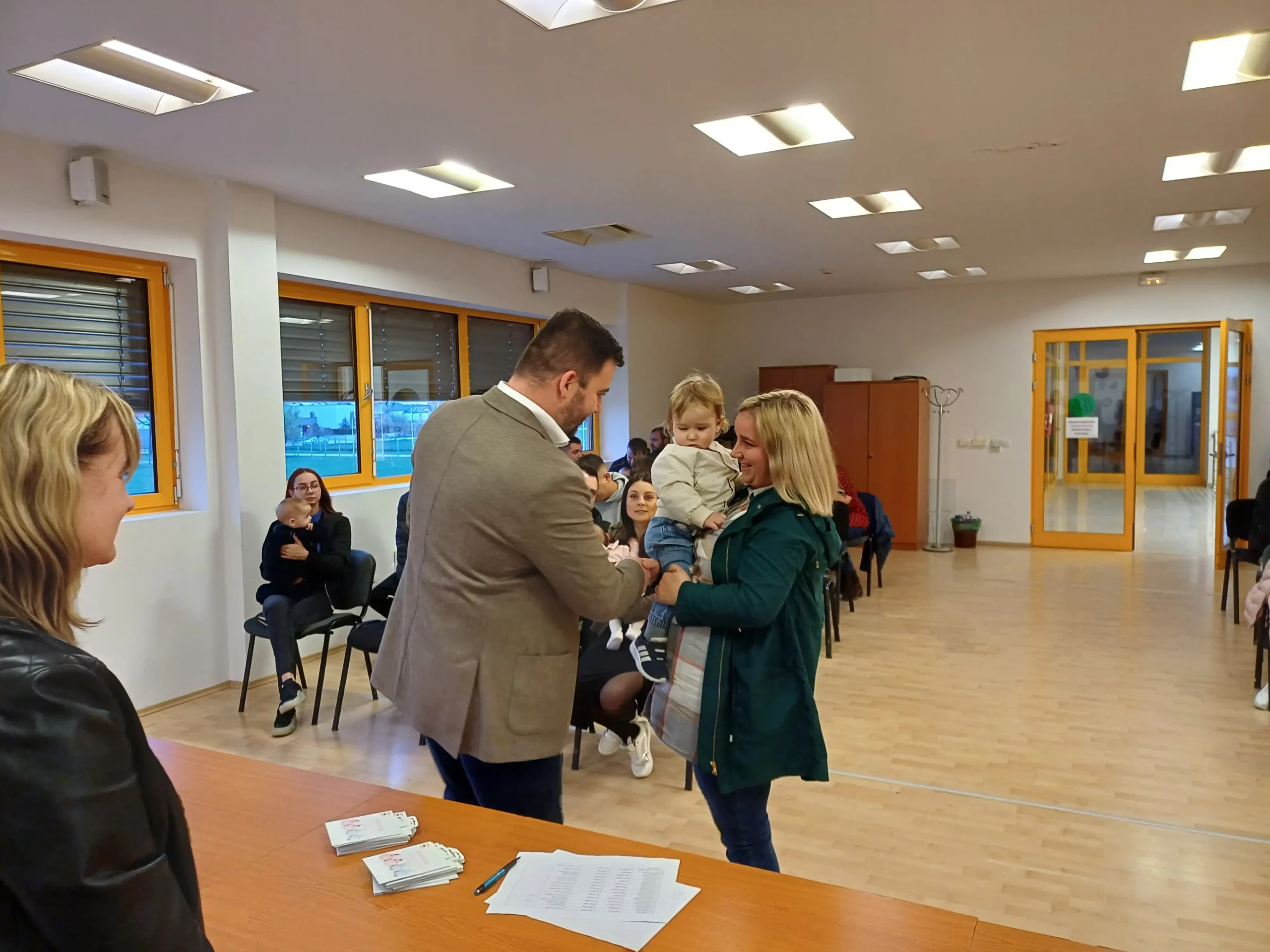 Nedelišće podjela bonova novorođenčadi (5) Nedelišće podjela bonova novorođenčadi (5)