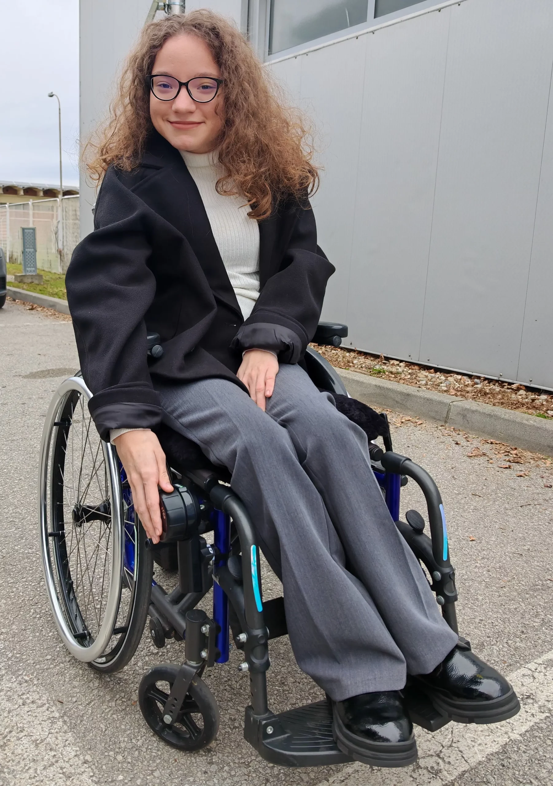 Nika Hren (2) Nika Hren (2)