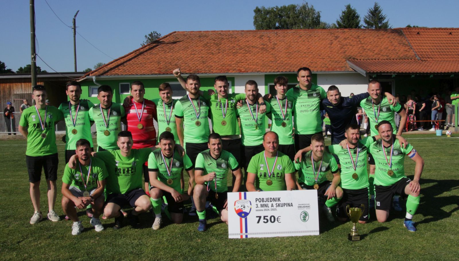 Nogometaši Omladinca spektakularno proslavili naslov prvaka 3. ML Skupina A (12) Nogometaši Omladinca spektakularno proslavili naslov prvaka 3. ML Skupina A (12)