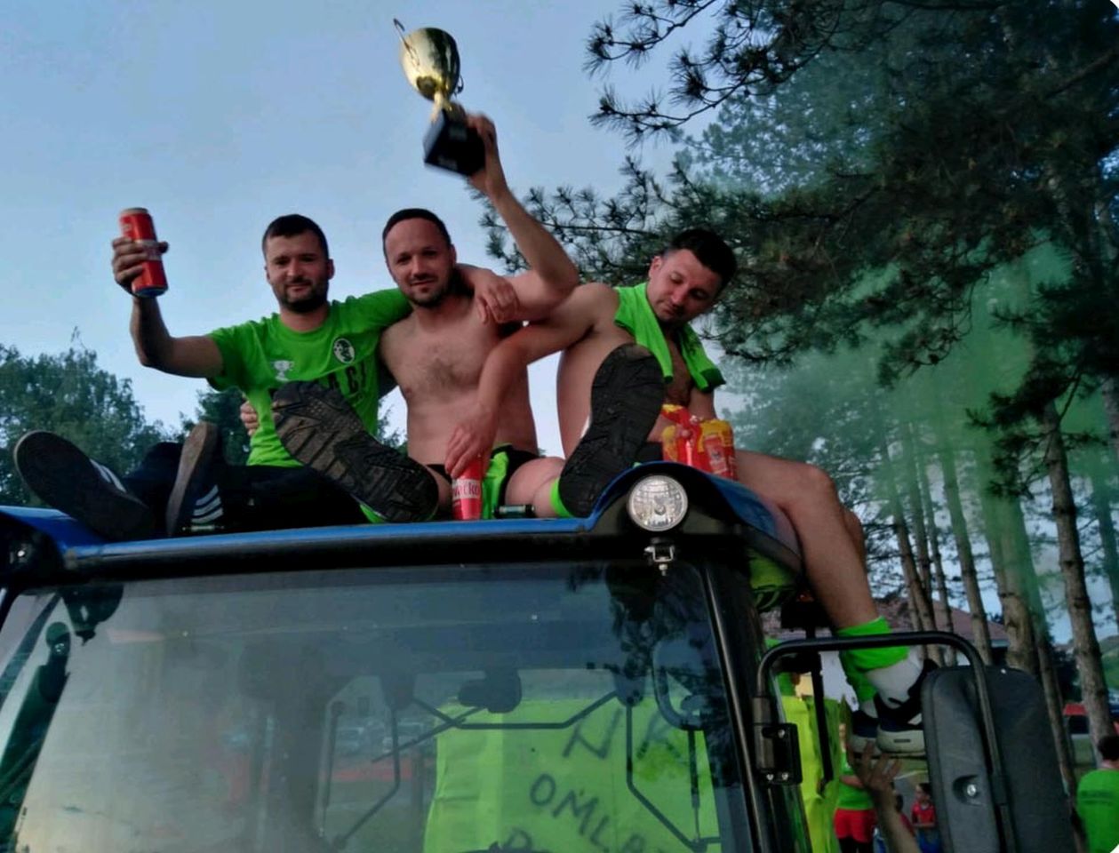 Nogometaši Omladinca spektakularno proslavili naslov prvaka 3. ML Skupina A (3) Nogometaši Omladinca spektakularno proslavili naslov prvaka 3. ML Skupina A (3)