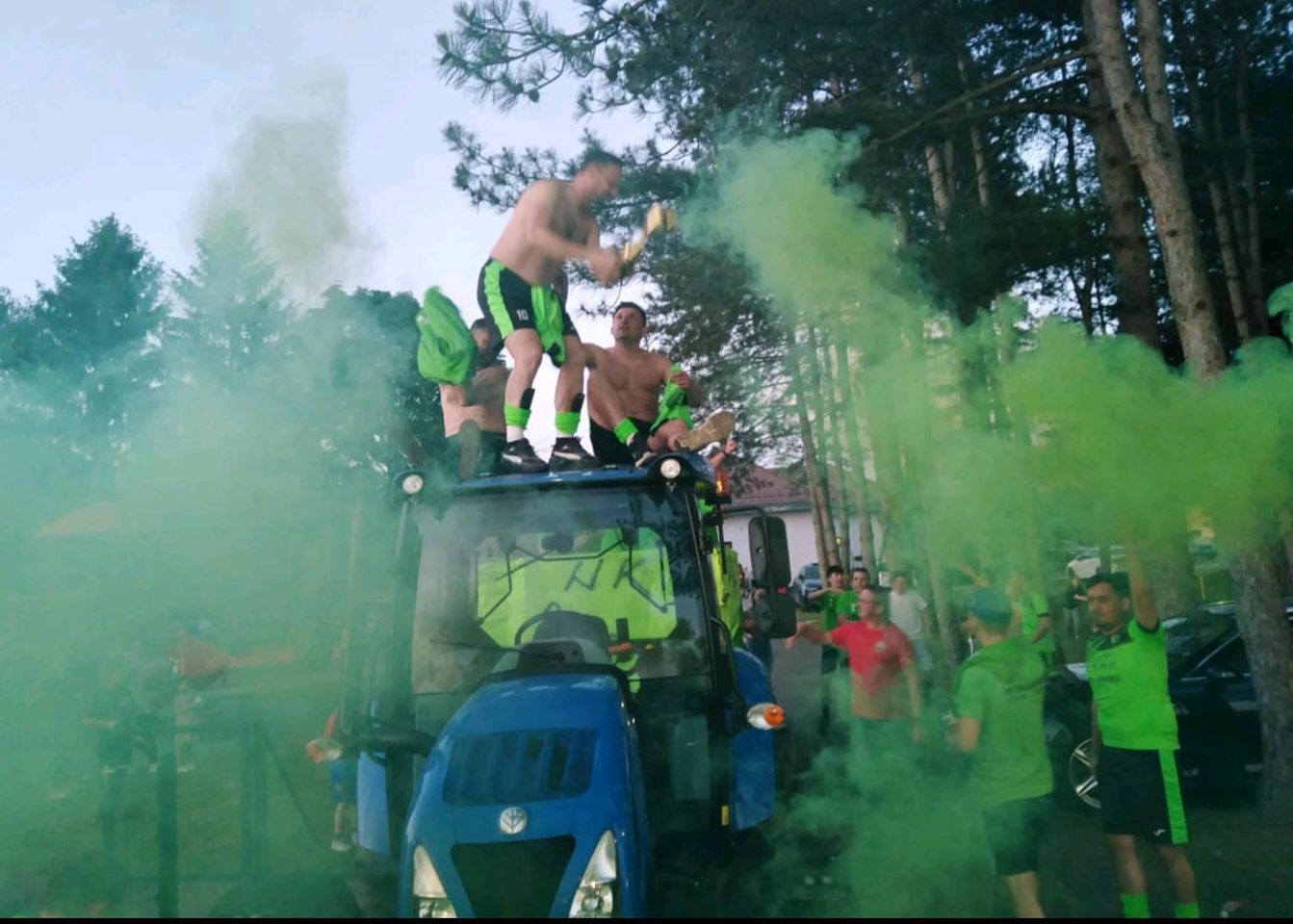 Nogometaši Omladinca spektakularno proslavili naslov prvaka 3. ML Skupina A (4) Nogometaši Omladinca spektakularno proslavili naslov prvaka 3. ML Skupina A (4)
