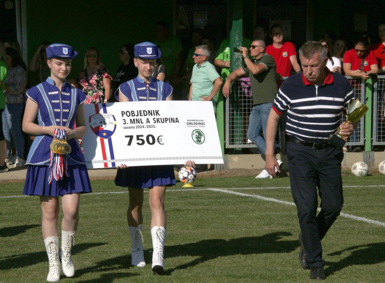 Nogometaši Omladinca spektakularno proslavili naslov prvaka 3. ML Skupina A (5) Nogometaši Omladinca spektakularno proslavili naslov prvaka 3. ML Skupina A (5)