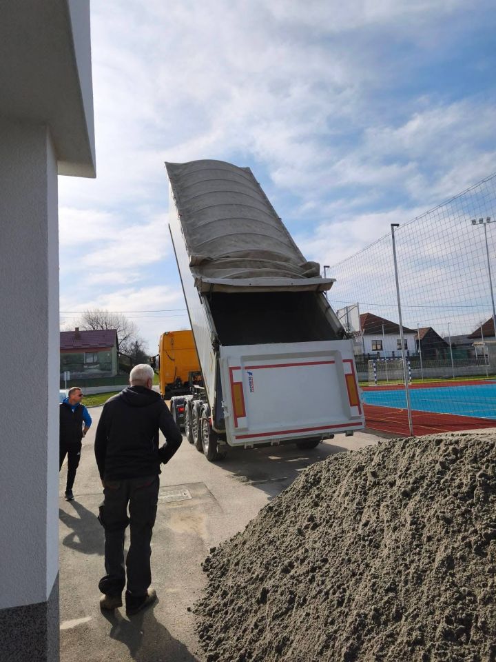 Novi travnjak NK Trnava Goričan (1)