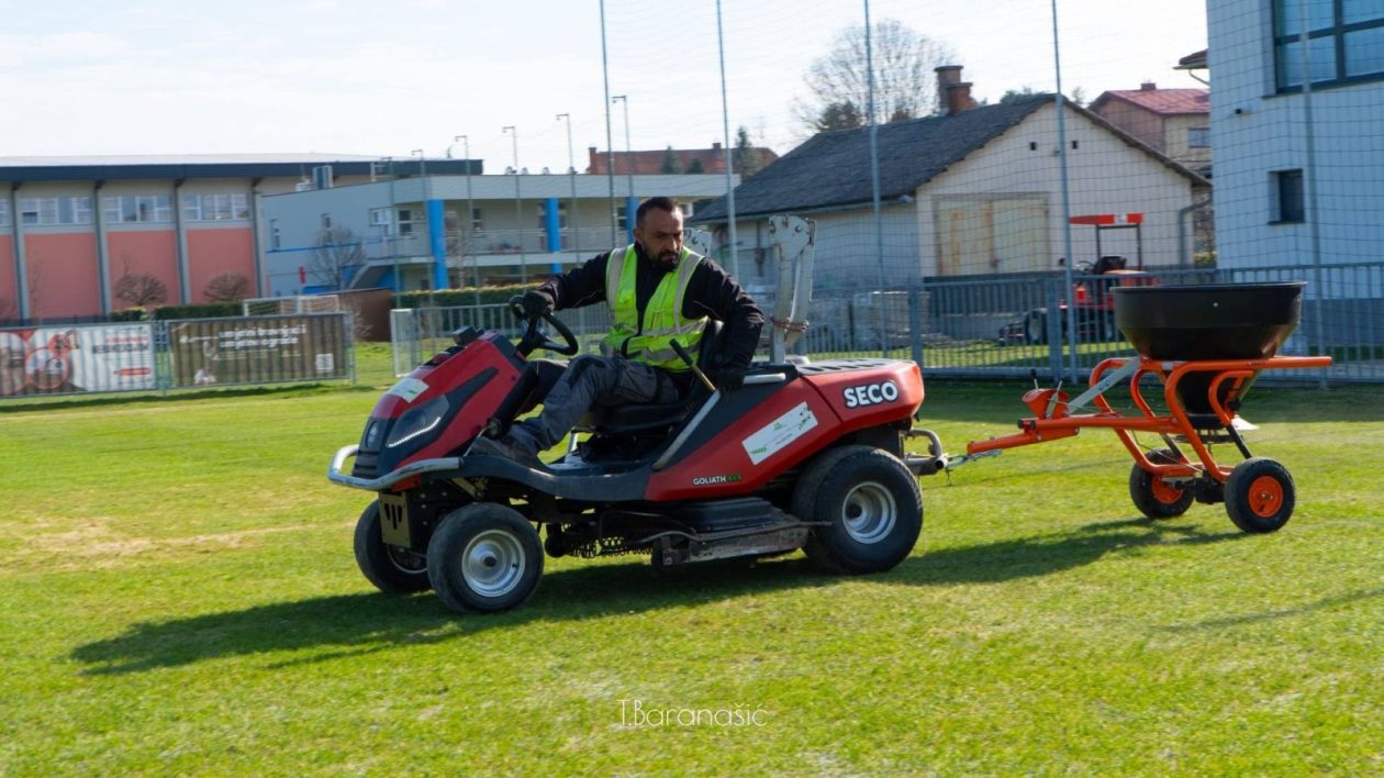 Novi travnjak NK Trnava Goričan (2)