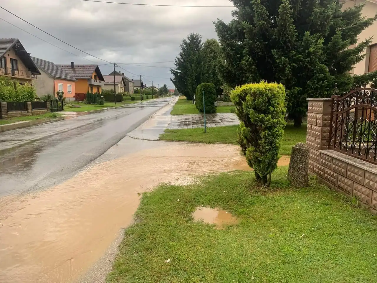 Novo Selo Rok, voda na cesti 2024 (3) Novo Selo Rok, voda na cesti 2024 (3)