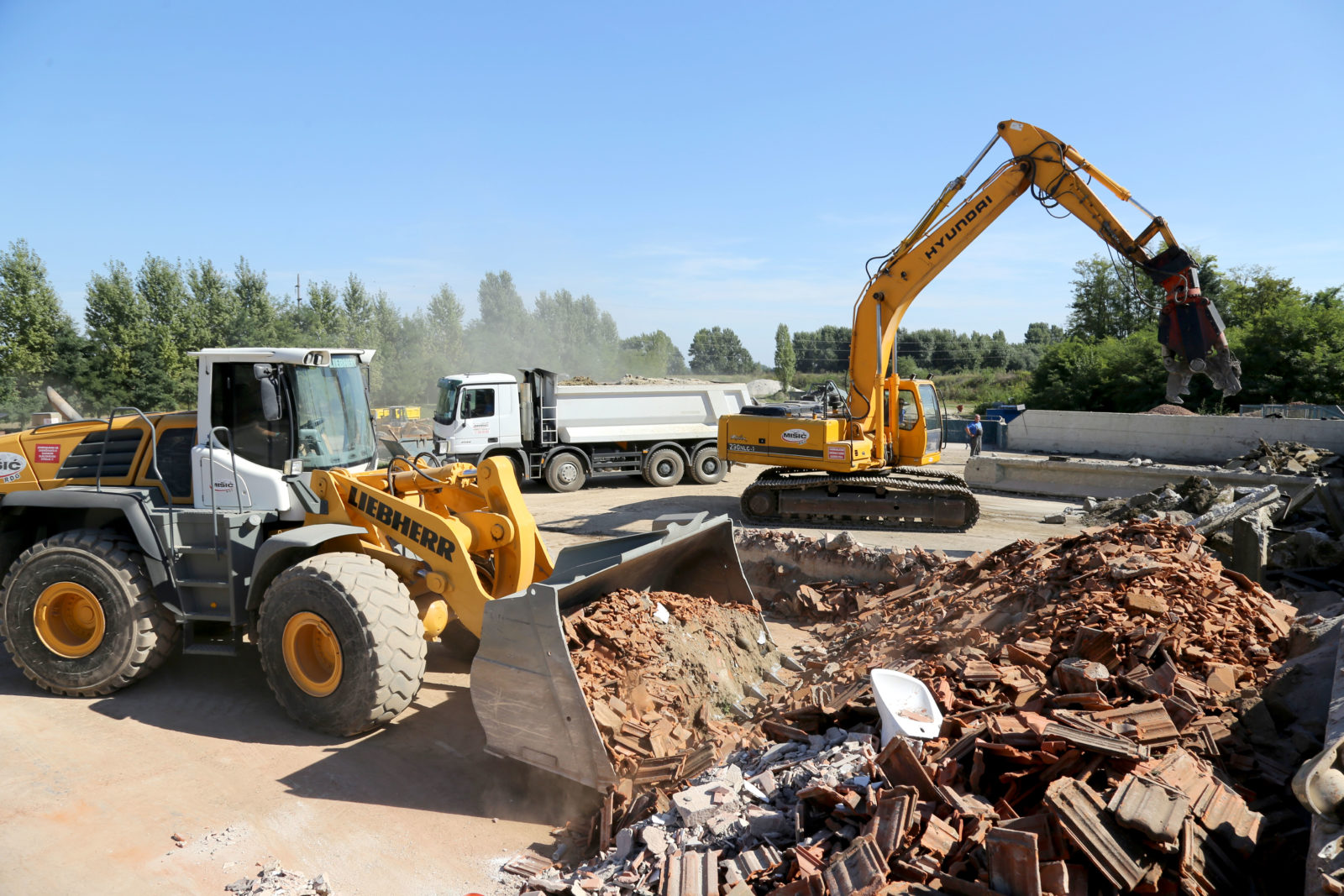 O NAMA – naslovna slika (1) O NAMA – naslovna slika (1)