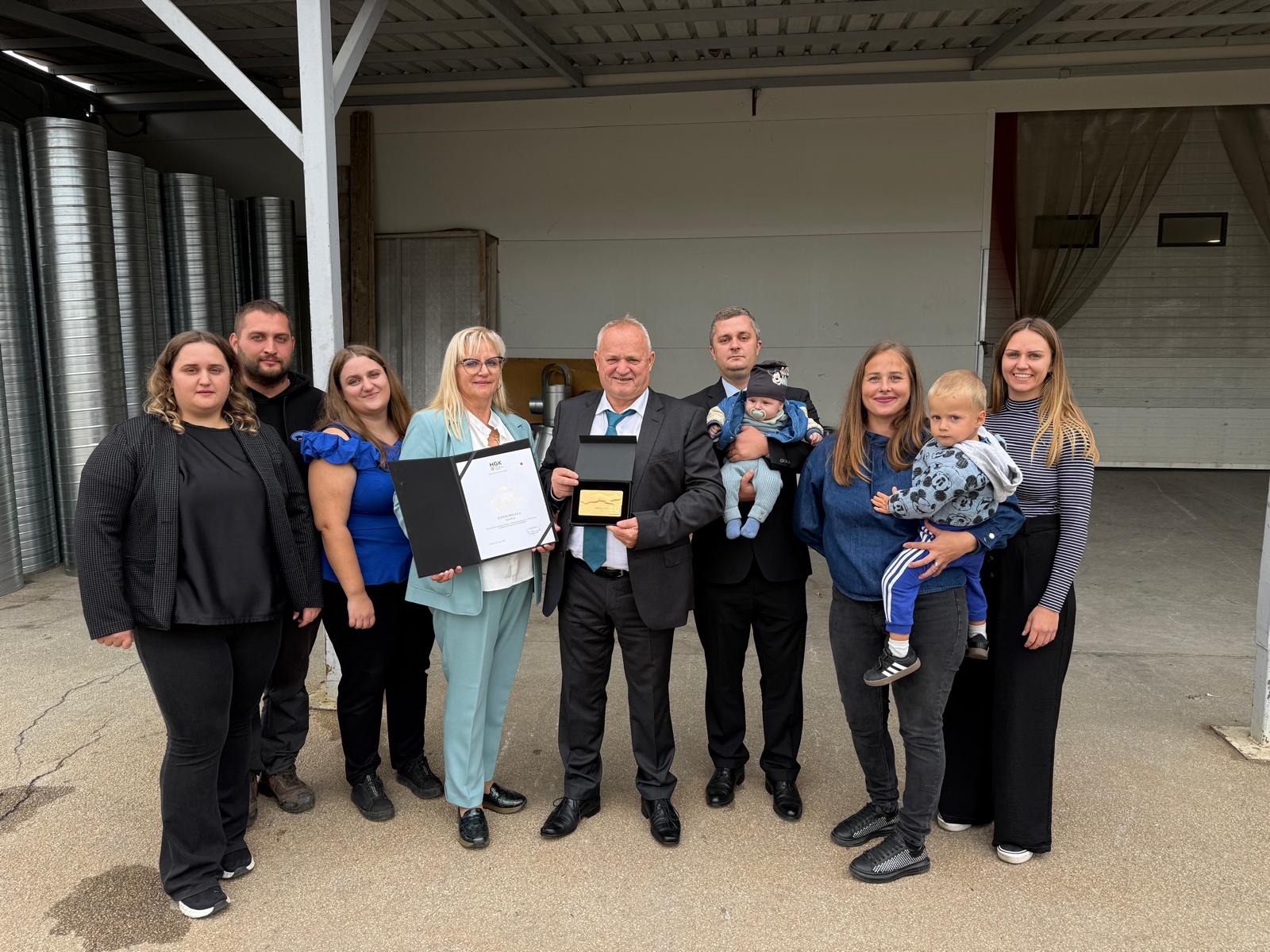 OBITELJ BAŠNEC OBITELJ BAŠNEC